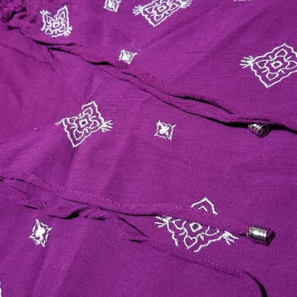 SOLD-WHBM Purple/White Embroidered Top-M - Picture 7 of 7
